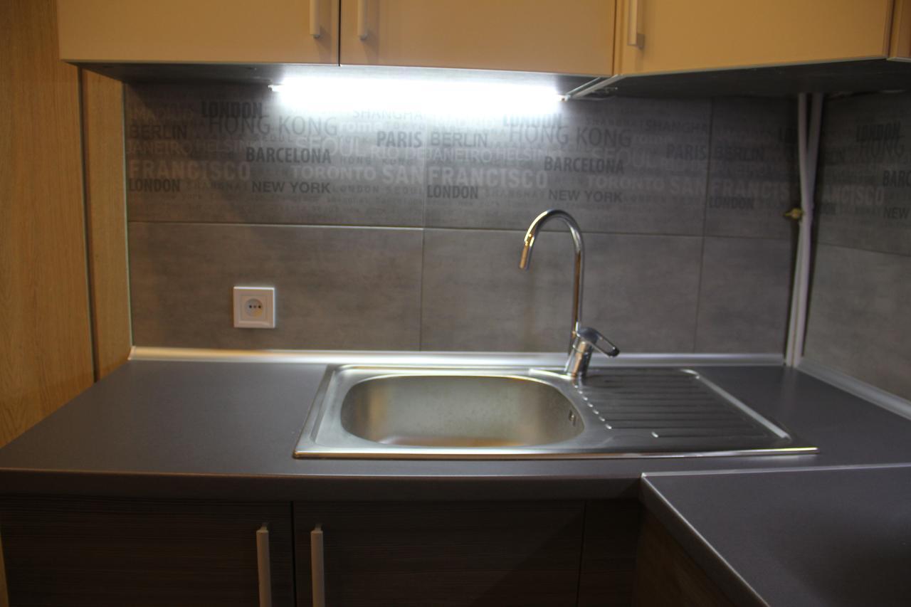 Apartment On Khorvatska Street Lviv Exterior foto