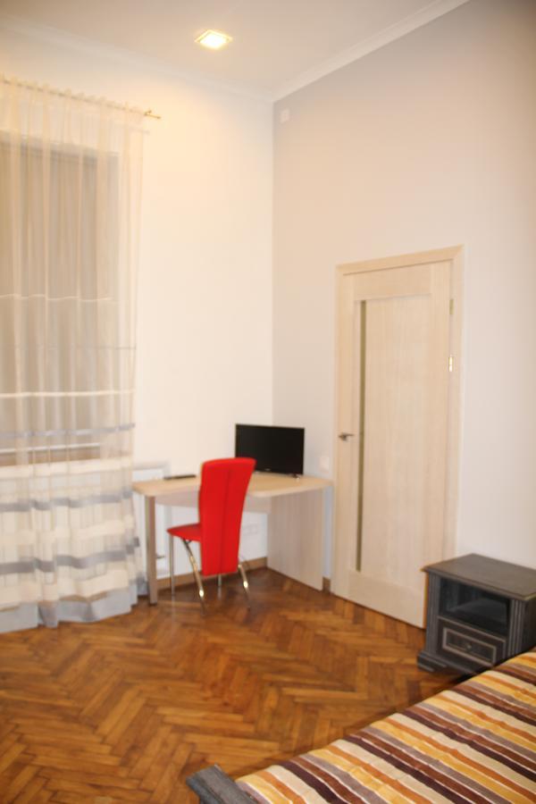 Apartment On Khorvatska Street Lviv Exterior foto